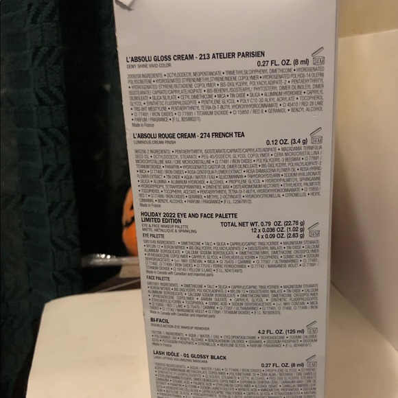 Lancôme Gold Cosmetic Set with Black Accents - Picture 2 of 2